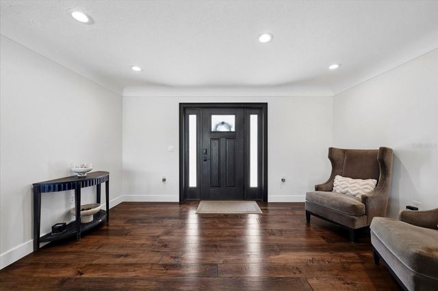 121 79TH STREET S, St Petersburg, FL 33707
