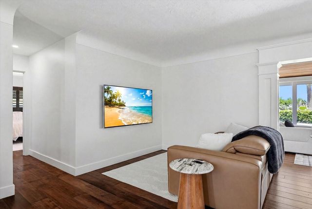 121 79TH STREET S, St Petersburg, FL 33707