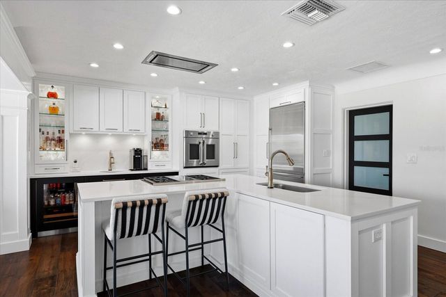 121 79TH STREET S, St Petersburg, FL 33707