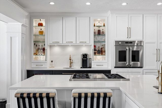 121 79TH STREET S, St Petersburg, FL 33707