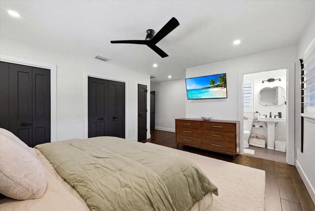 121 79TH STREET S, St Petersburg, FL 33707