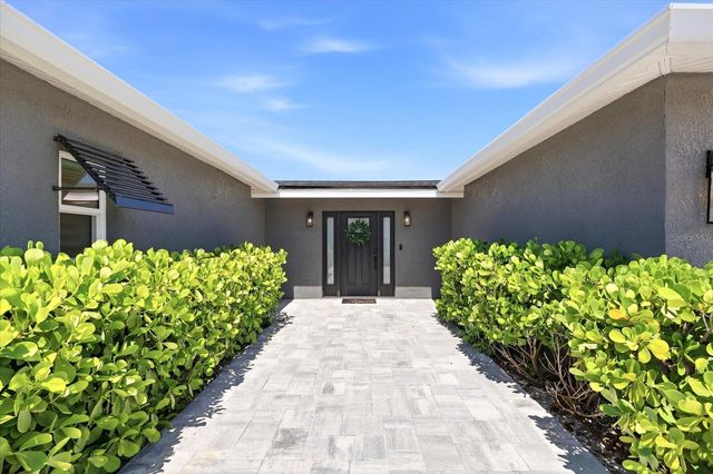 121 79TH STREET S, St Petersburg, FL 33707