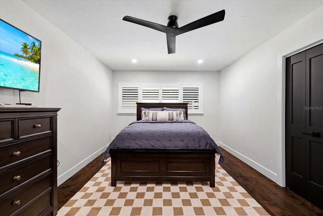 121 79TH STREET S, St Petersburg, FL 33707