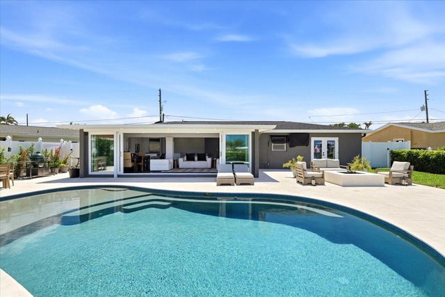 121 79TH STREET S, St Petersburg, FL 33707