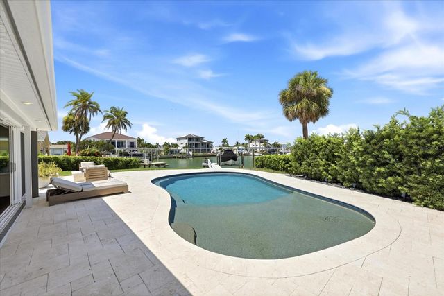 121 79TH STREET S, St Petersburg, FL 33707