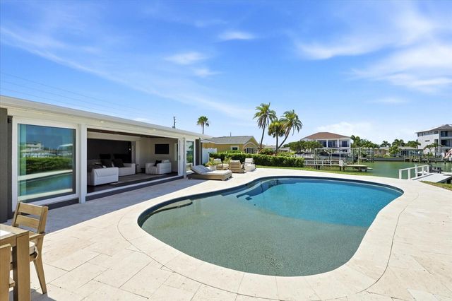 121 79TH STREET S, St Petersburg, FL 33707