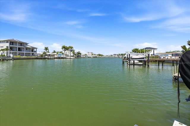 121 79TH STREET S, St Petersburg, FL 33707