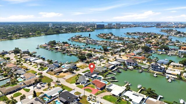 121 79TH STREET S, St Petersburg, FL 33707
