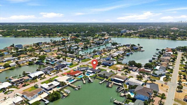 121 79TH STREET S, St Petersburg, FL 33707