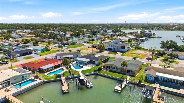121 79TH STREET S, St Petersburg, FL 33707