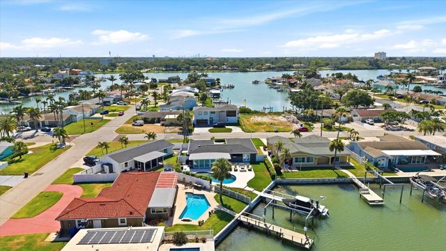 121 79TH STREET S, St Petersburg, FL 33707