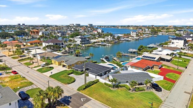 121 79TH STREET S, St Petersburg, FL 33707