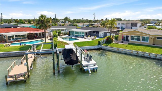 121 79TH STREET S, St Petersburg, FL 33707