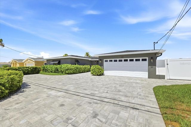 121 79TH STREET S, St Petersburg, FL 33707