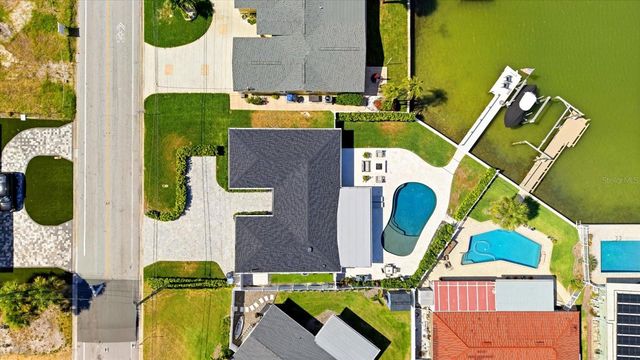 121 79TH STREET S, St Petersburg, FL 33707