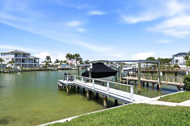 121 79TH STREET S, St Petersburg, FL 33707