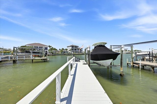 121 79TH STREET S, St Petersburg, FL 33707