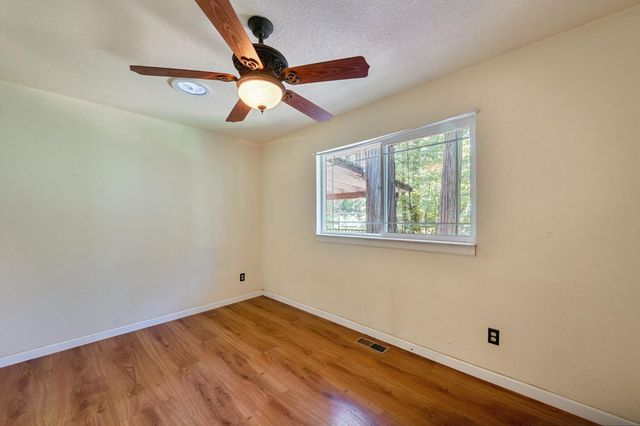 6160 Bucktail Ln, Pollock Pines, CA 95726