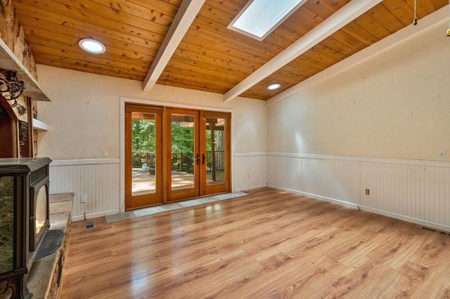 6160 Bucktail Ln, Pollock Pines, CA 95726