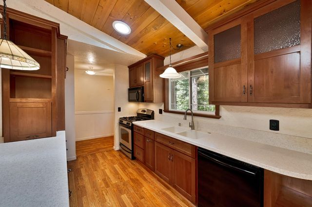 6160 Bucktail Ln, Pollock Pines, CA 95726
