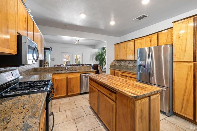 1413 Spence Ct, Suisun City, CA 94585