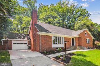 3923 COMMANDER DR, Hyattsville, MD 20782