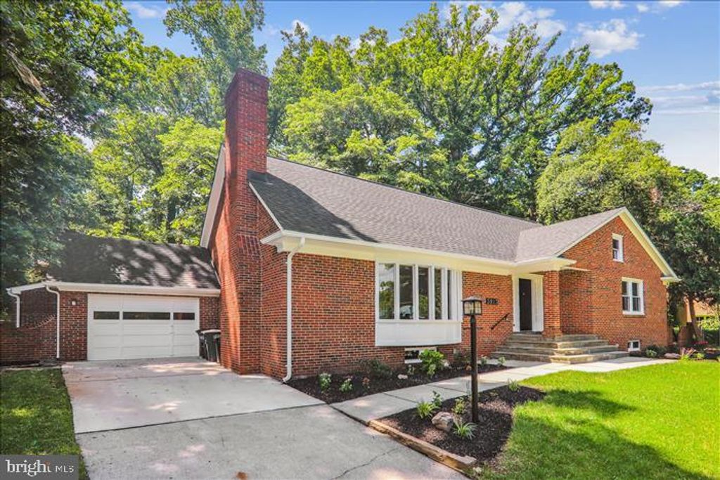 3923 COMMANDER DR, Hyattsville, MD 20782