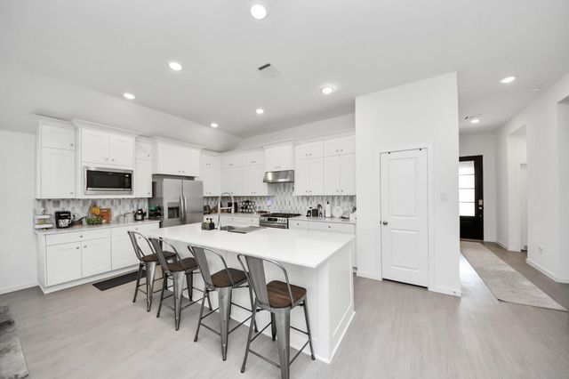 8018 Tempest Stone Drive, Rosharon, TX 77583