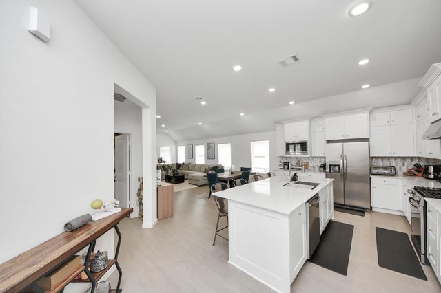 8018 Tempest Stone Drive, Rosharon, TX 77583