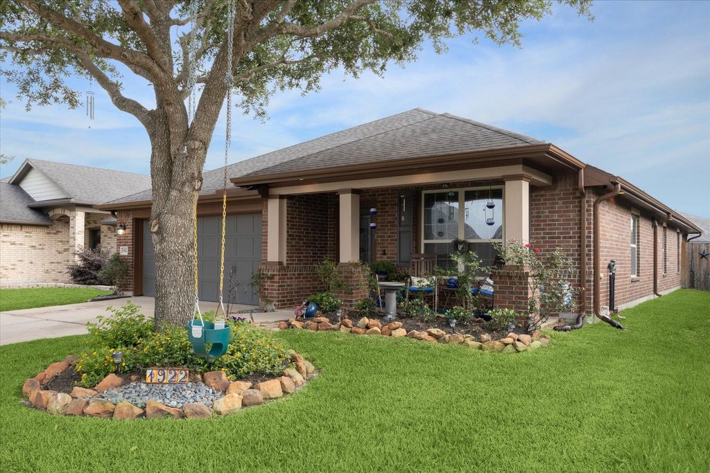 1922 Cadbury Castle Lane, Fresno, TX 77545