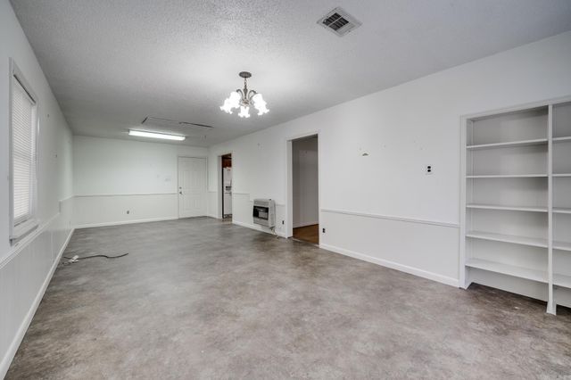 1413 Graham Rd, Jacksonville, AR 72076