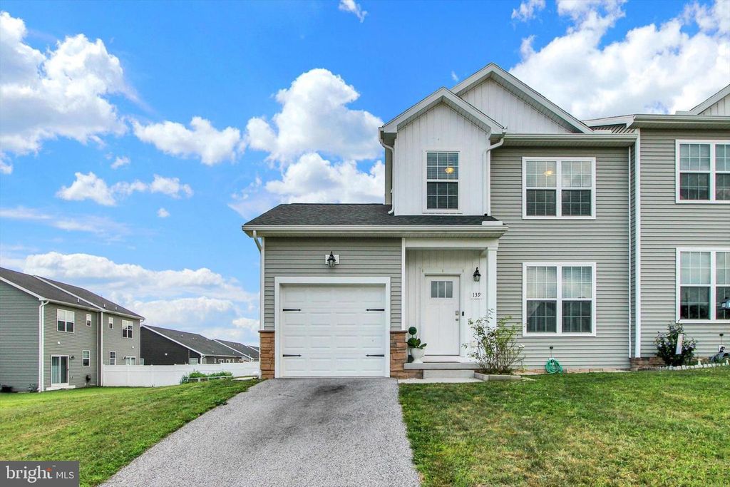 139 SKYVIEW CIR, Hanover, PA 17331