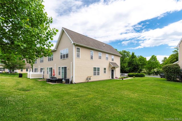 1 Halley Court, Poughkeepsie, NY 12601