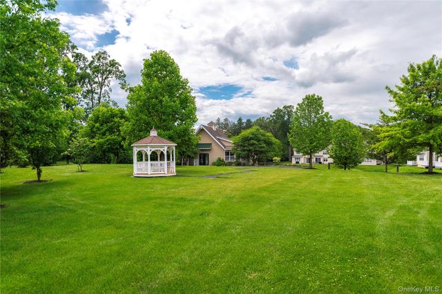 1 Halley Court, Poughkeepsie, NY 12601
