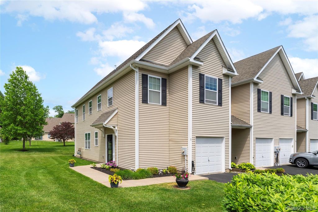 1 Halley Court, Poughkeepsie, NY 12601