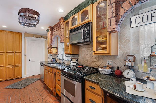 2563 Milburn Avenue, Baldwin, NY 11510