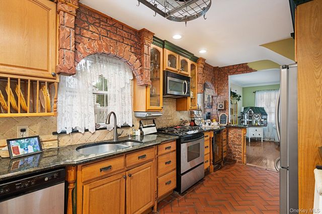 2563 Milburn Avenue, Baldwin, NY 11510