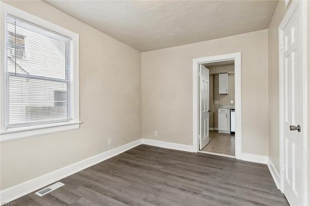 93 Nicholson ST, Portsmouth, VA 23702
