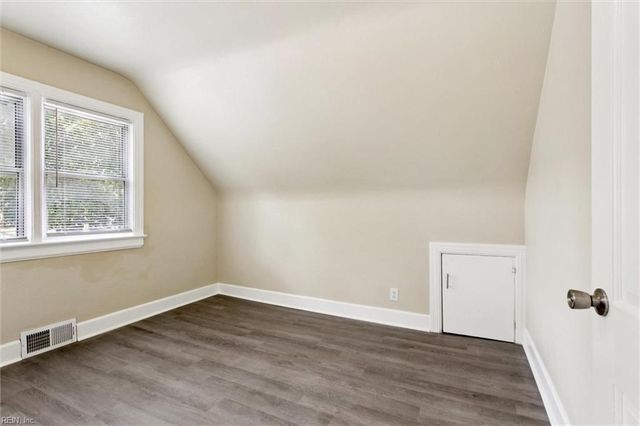93 Nicholson ST, Portsmouth, VA 23702
