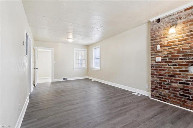 93 Nicholson ST, Portsmouth, VA 23702