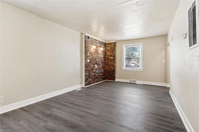 93 Nicholson ST, Portsmouth, VA 23702