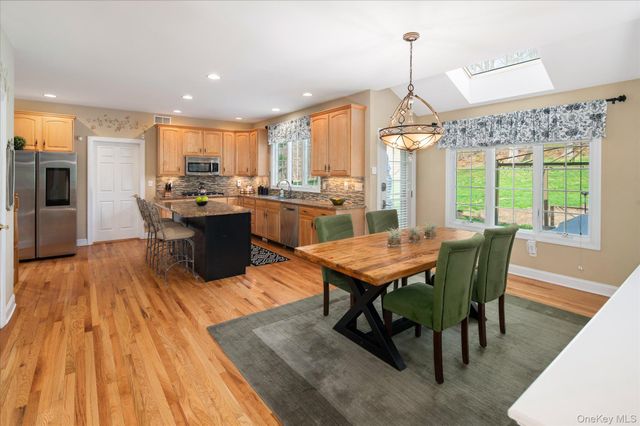 15 Hallocks Run, Somers, NY 10589