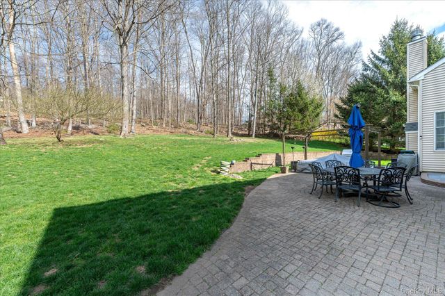 15 Hallocks Run, Somers, NY 10589