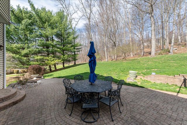 15 Hallocks Run, Somers, NY 10589