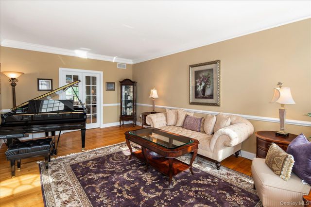 15 Hallocks Run, Somers, NY 10589