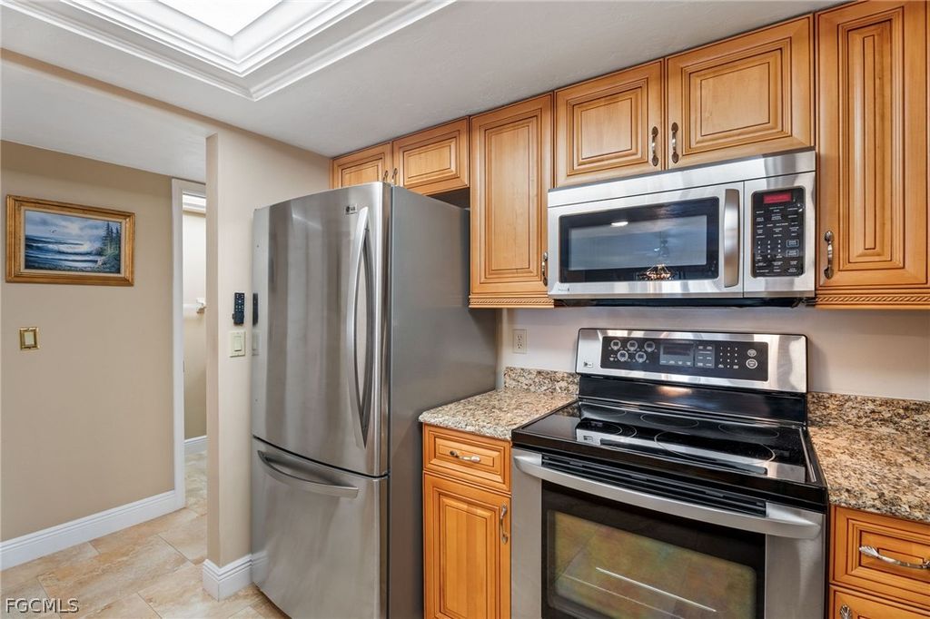 Image 12 of property listing at 1109 SE 40th ST 106, Cape Coral, FL 33904