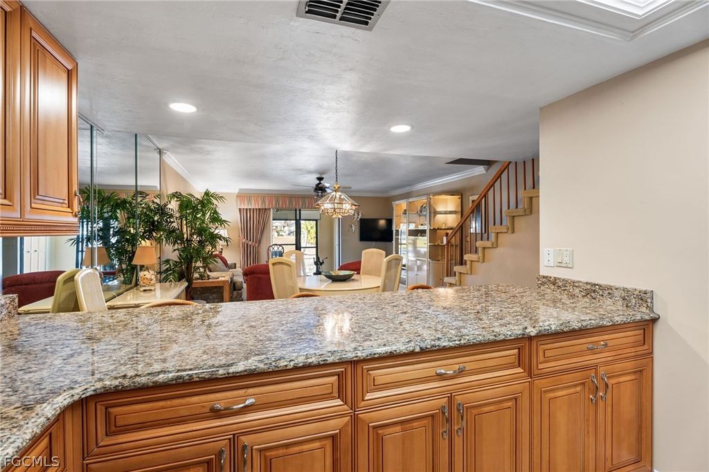 Image 13 of property listing at 1109 SE 40th ST 106, Cape Coral, FL 33904