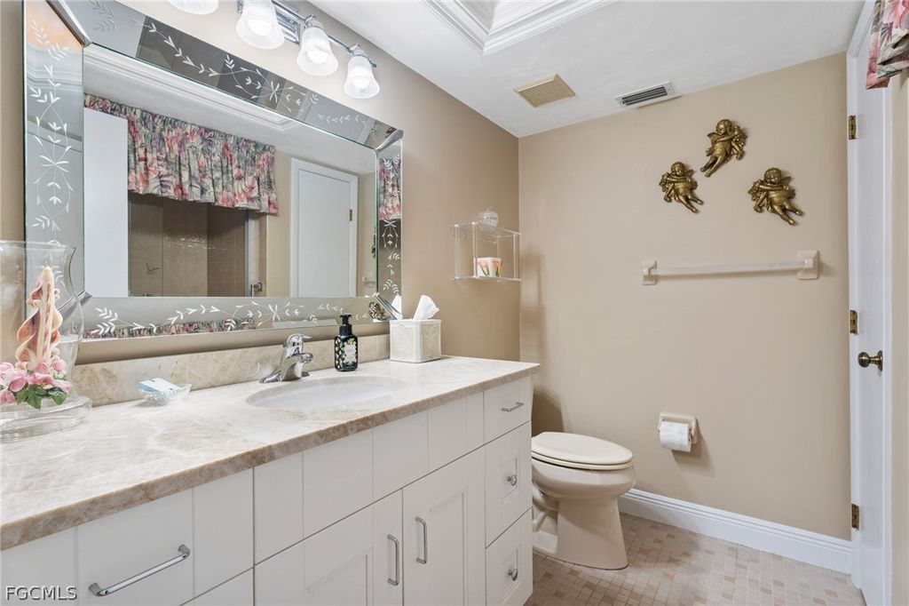 Image 25 of property listing at 1109 SE 40th ST 106, Cape Coral, FL 33904