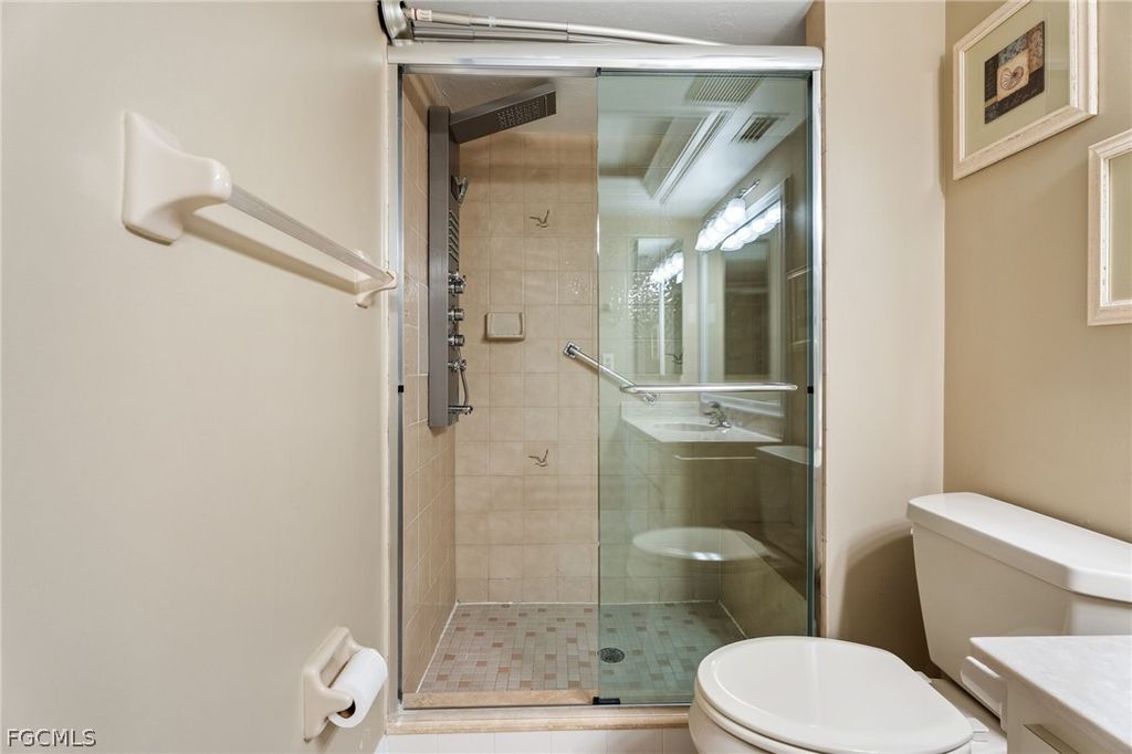 Image 31 of property listing at 1109 SE 40th ST 106, Cape Coral, FL 33904