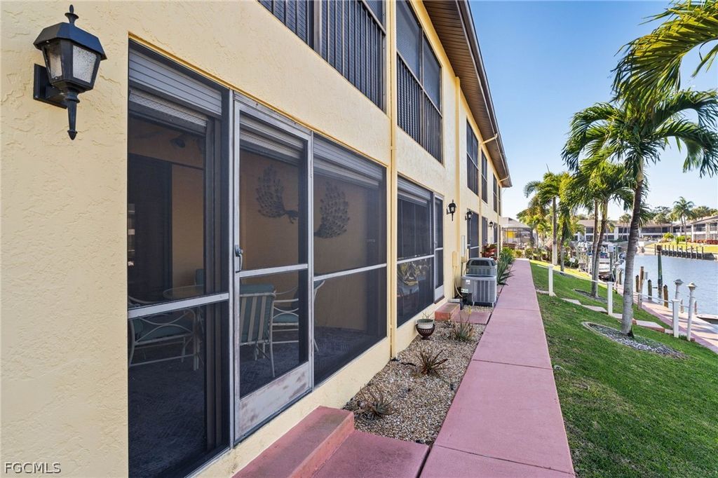 Image 33 of property listing at 1109 SE 40th ST 106, Cape Coral, FL 33904